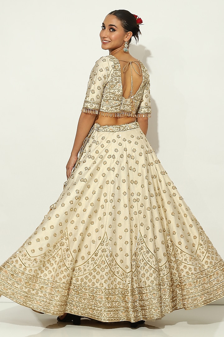 Ivory Shimmer Raw Silk Zardosi Embroidered Bridal Lehenga Set by Vandana Sethi at Pernia's Pop Up Shop