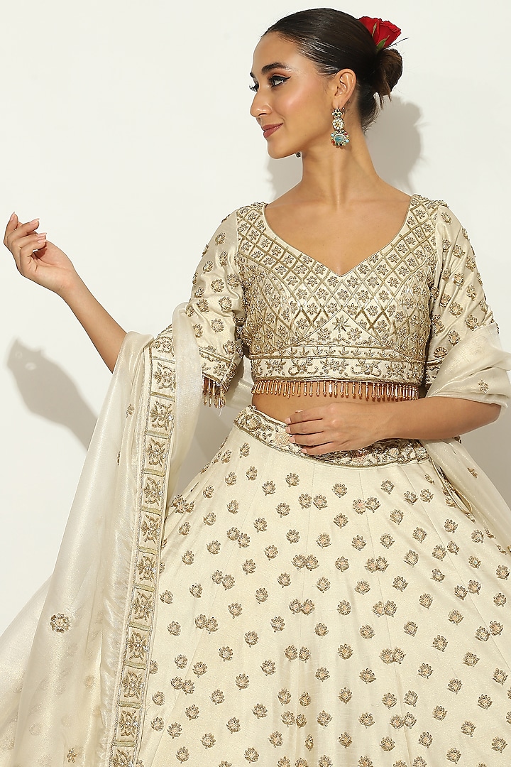 Ivory Shimmer Raw Silk Zardosi Embroidered Bridal Lehenga Set by Vandana Sethi at Pernia's Pop Up Shop