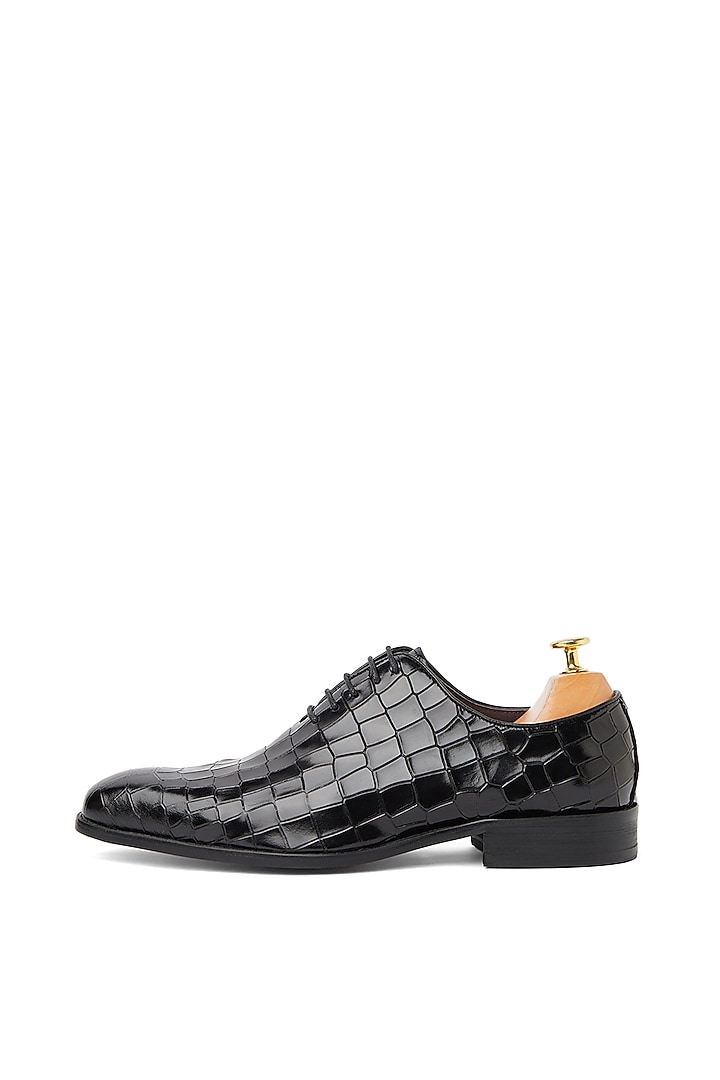 Vintage Black Leather Shoes by Vantier Fashion at Pernia's Pop Up Shop