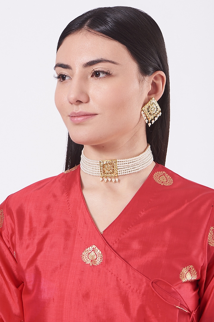Gold Finish Kundan Polki & Pearl Choker Necklace Set by VASTRAA Jewellery at Pernia's Pop Up Shop