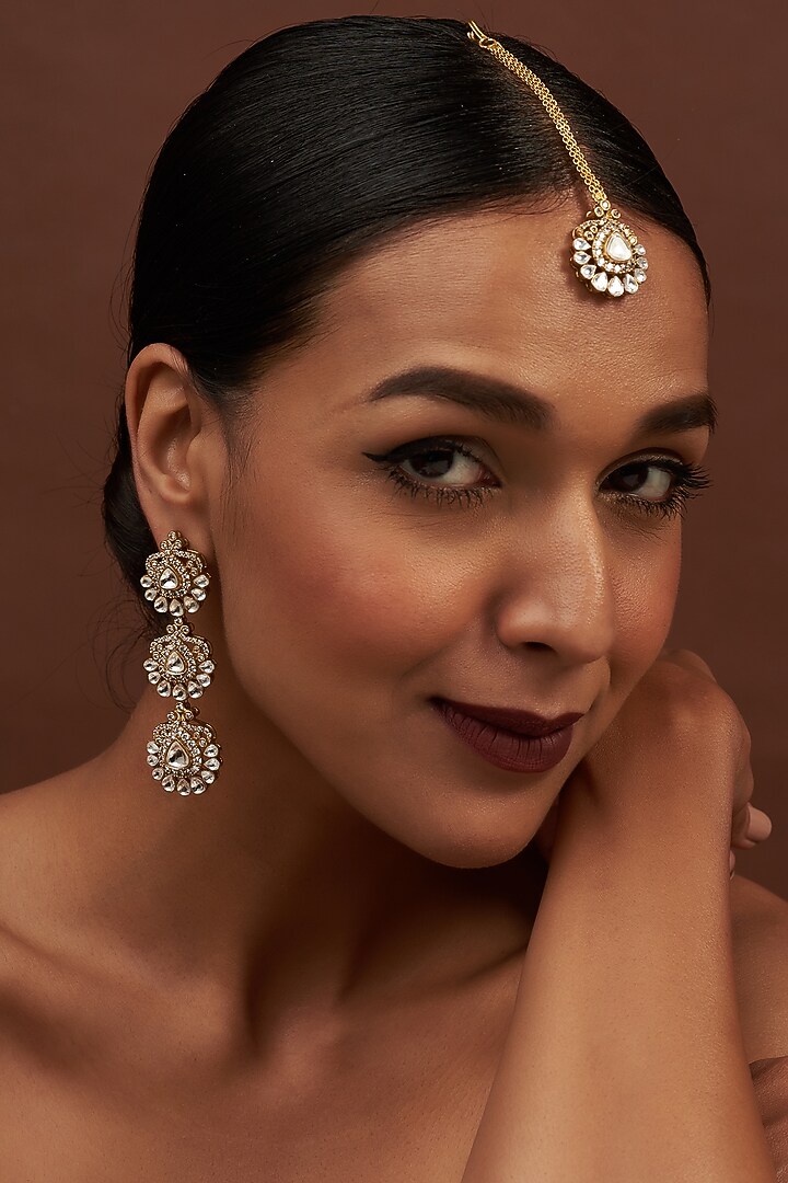 Gold Finish Kundan Polki Dangler Earrings With Maangtikka by VASTRAA Jewellery at Pernia's Pop Up Shop