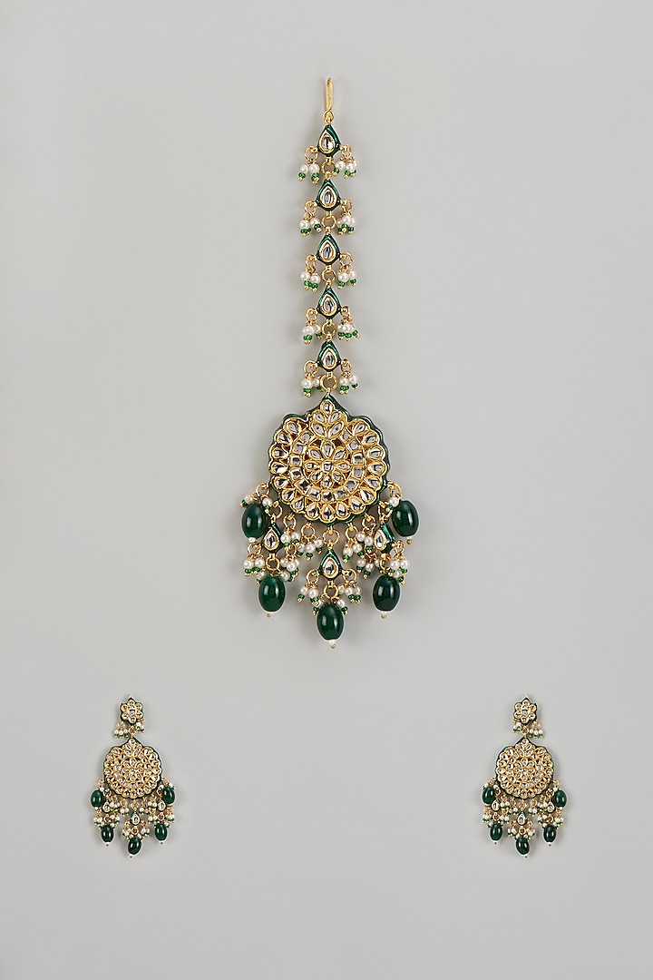 Gold Finish Kundan Polki & Emerald Synthetic Stone Dangler Earrings With Maangtikka by VASTRAA Jewellery at Pernia's Pop Up Shop