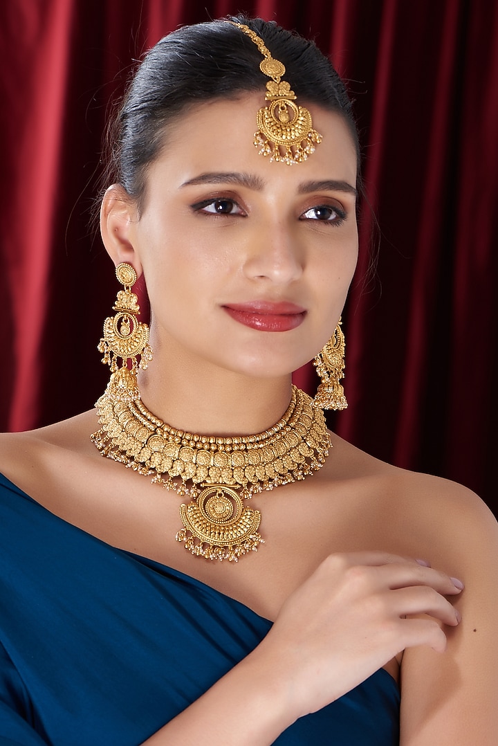 Gold Finish Kundan Polki Temple Choker Necklace Set by VASTRAA Jewellery at Pernia's Pop Up Shop