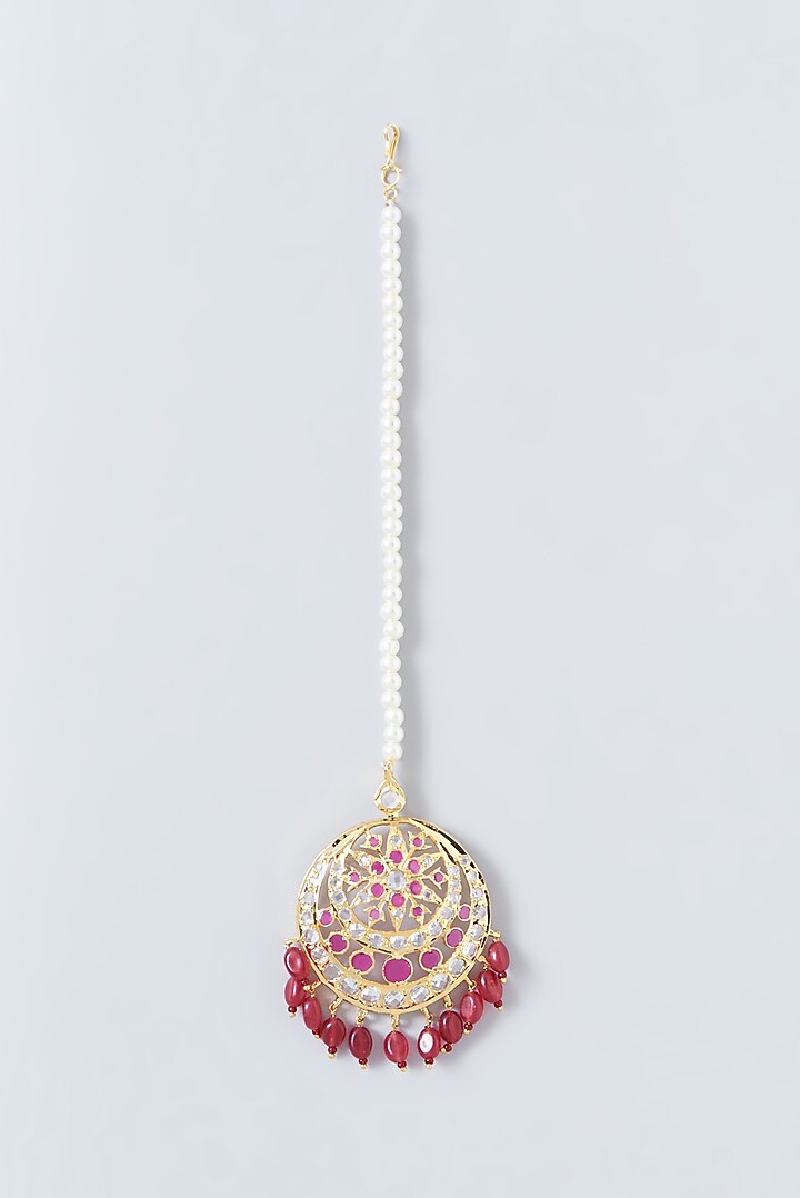 Gold Finish Kundan Polki & Ruby Maang Tikka by VASTRAA Jewellery at Pernia's Pop Up Shop
