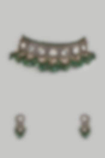 Gold Finish Kundan Polki & Emerald Green Stone Choker Necklace Set by VASTRAA Jewellery at Pernia's Pop Up Shop