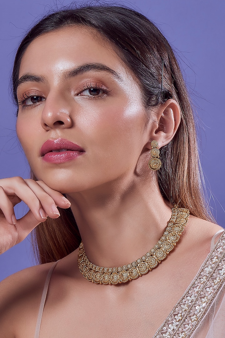 Gold Finish Kundan Polki & Gold Beaded Temple Choker Necklace Set by VASTRAA Jewellery at Pernia's Pop Up Shop