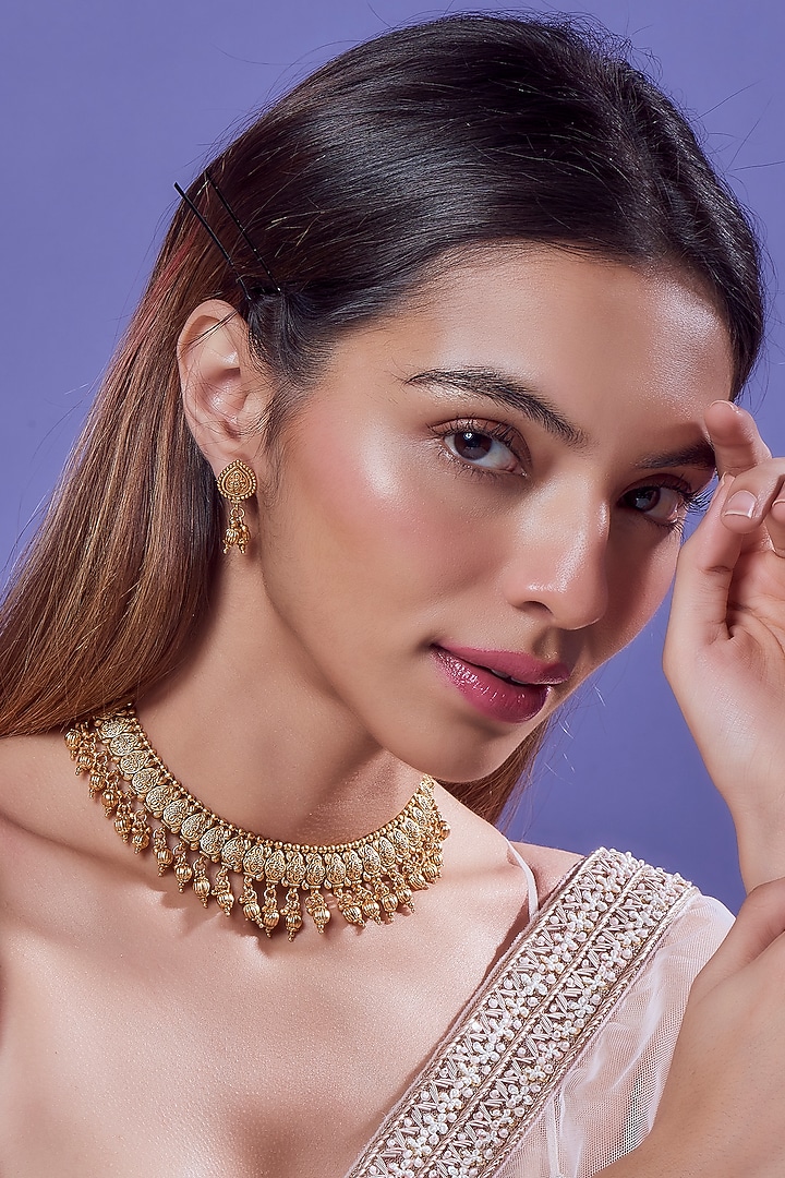 Gold Finish Kundan Polki & Gold Beaded Temple Choker Necklace Set by VASTRAA Jewellery at Pernia's Pop Up Shop