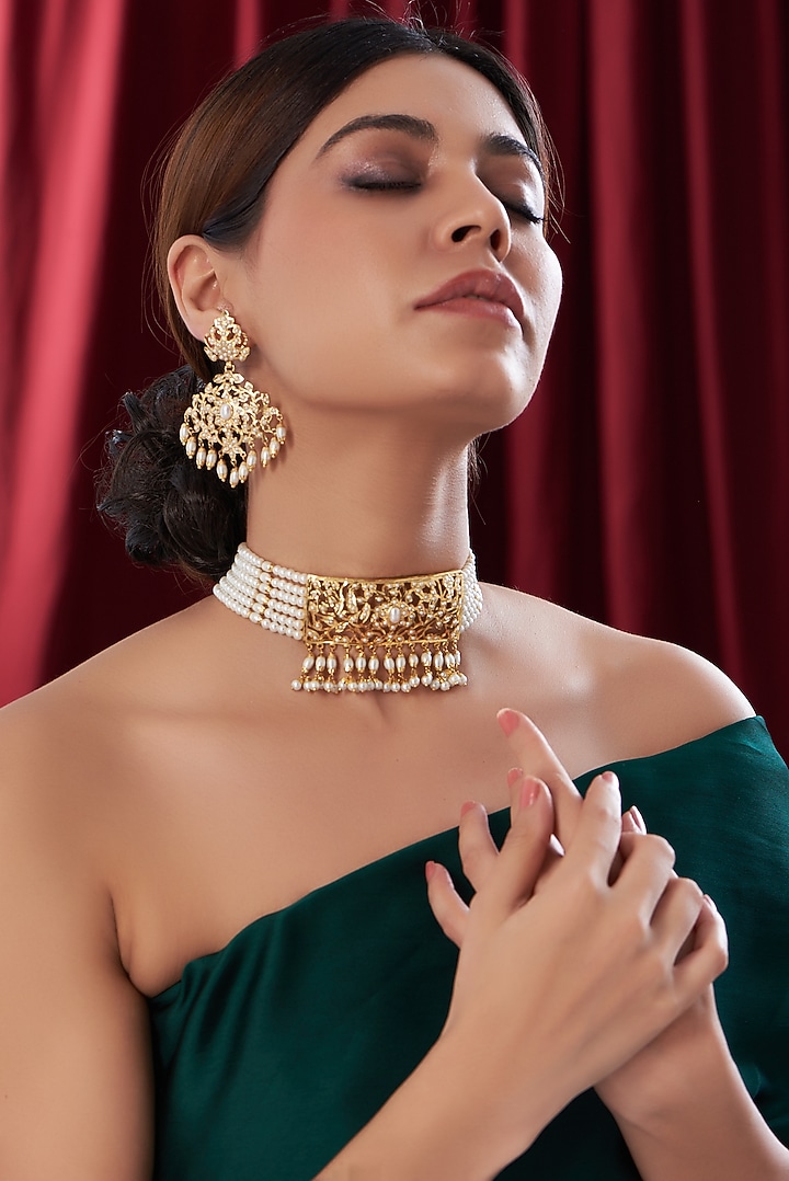 Gold Finish Kundan Polki & Pearls Choker Necklace Set by VASTRAA Jewellery at Pernia's Pop Up Shop