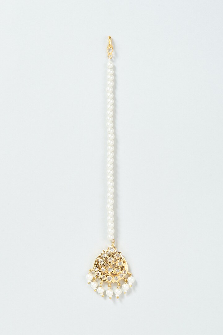 Gold Finish Kundan Polki & Pearl Maang Tikka by VASTRAA Jewellery at Pernia's Pop Up Shop