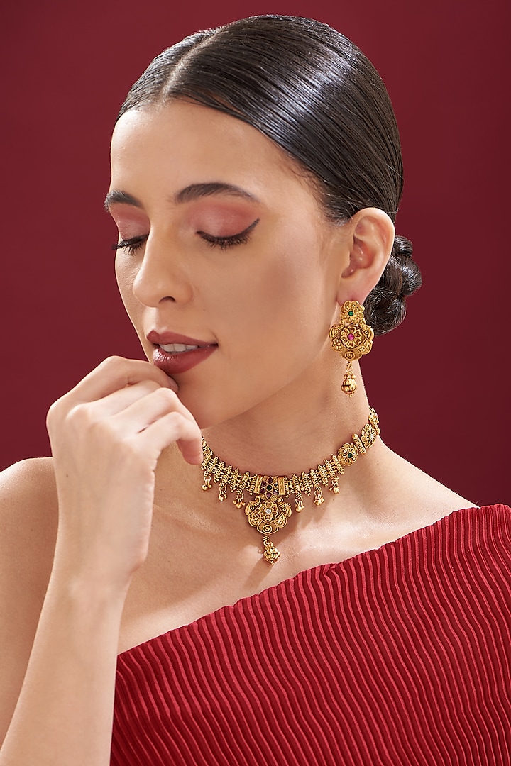 Gold Finish Kundan Polki Temple Choker Necklace Set by VASTRAA Jewellery