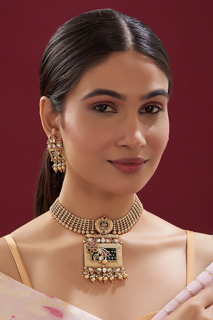 Gold Finish Kundan Polki & Emerald Temple Necklace Set by VASTRAA Jewellery at Pernia's Pop Up Shop