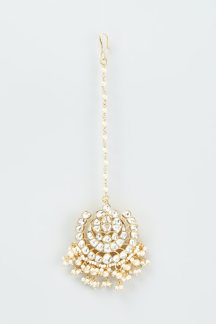 Gold Finish Kundan Polki & Pearl Maang Tikka by VASTRAA Jewellery at Pernia's Pop Up Shop