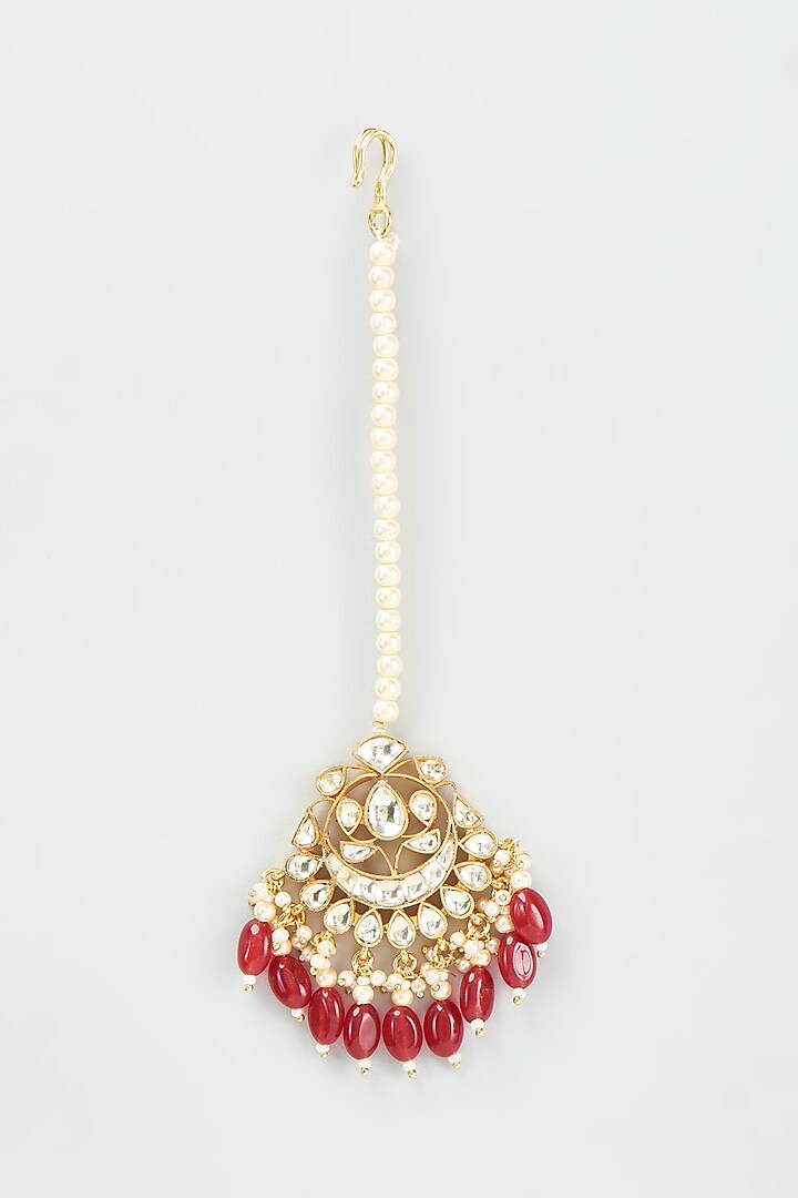 Gold Finish Kundan Polki & Beaded Maang Tikka by VASTRAA Jewellery at Pernia's Pop Up Shop