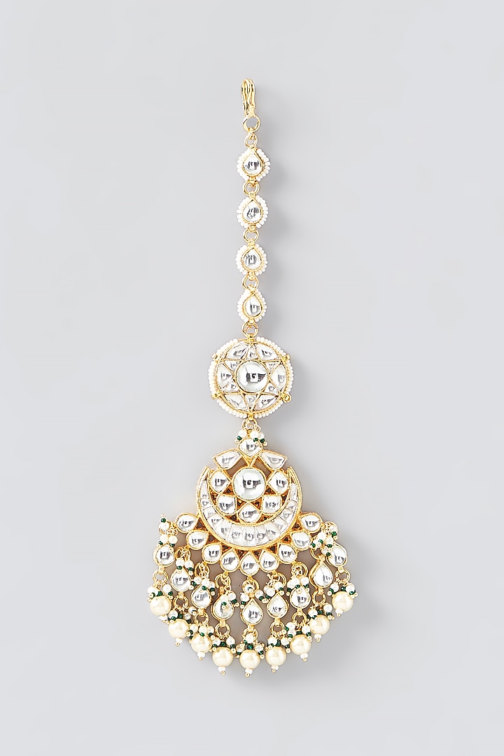 Gold Finish Kundan Polki & Pearl Maang Tikka by VASTRAA Jewellery at Pernia's Pop Up Shop