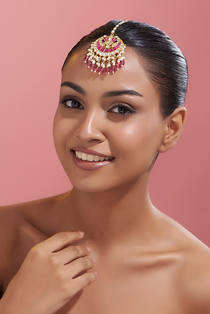 Gold Finish Kundan Polki & Pearl Maang Tikka by VASTRAA Jewellery at Pernia's Pop Up Shop