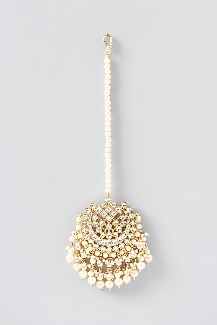 Gold Finish Kundan Polki & Pearl Maang Tikka by VASTRAA Jewellery at Pernia's Pop Up Shop