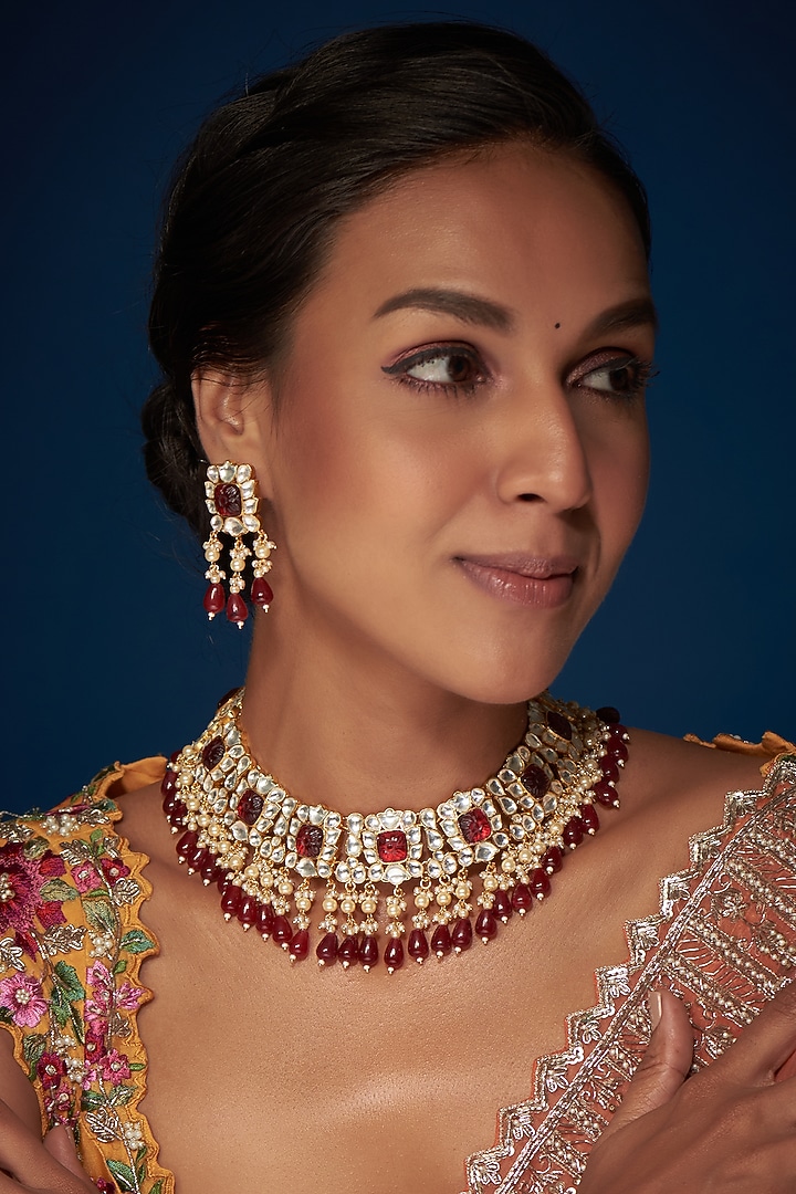 Gold Finish Kundan Polki & Red Stone Choker Necklace Set by VASTRAA Jewellery at Pernia's Pop Up Shop