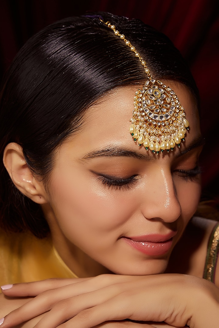 Gold Finish Kundan Polki & Green Beaded Maangtikka by VASTRAA Jewellery at Pernia's Pop Up Shop