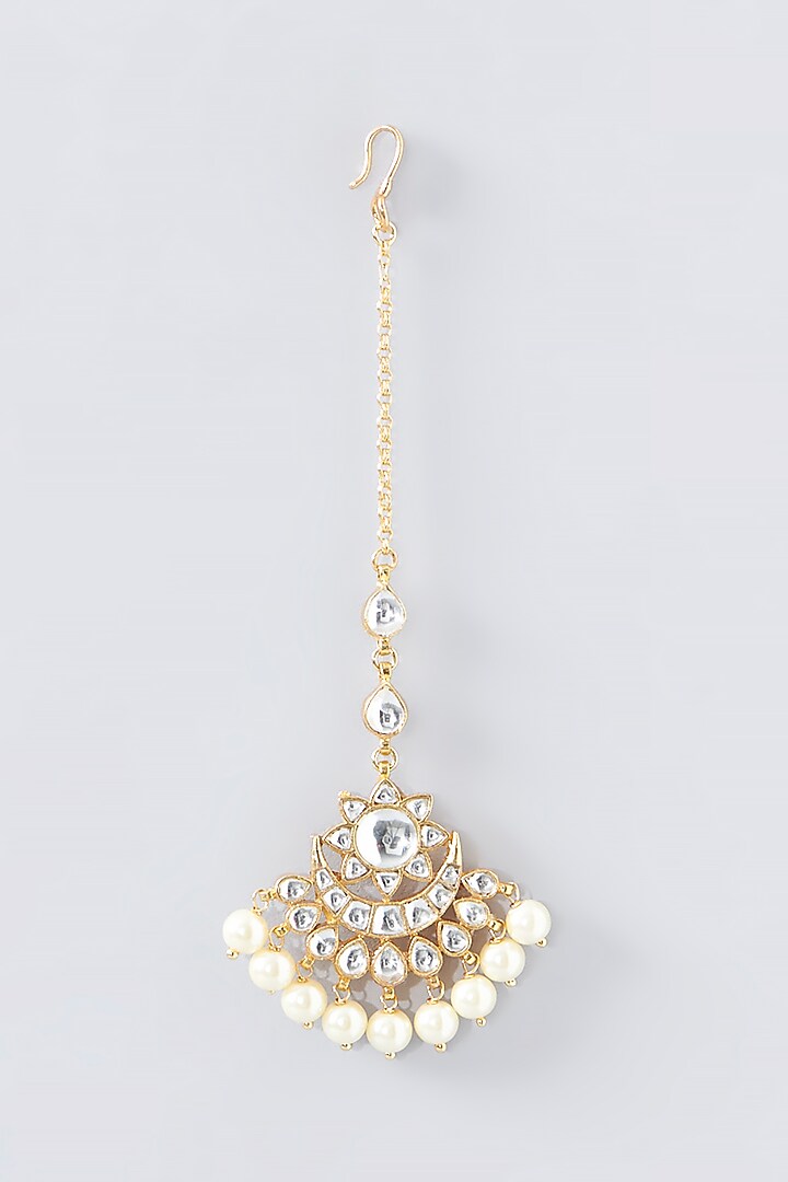 Gold Finish Kundan Polki & Pearl Maang Tikka by VASTRAA Jewellery at Pernia's Pop Up Shop