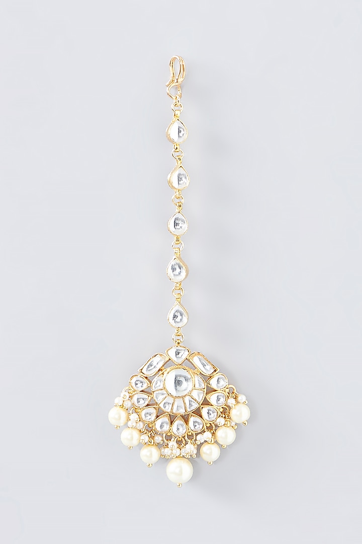 Gold Finish Kundan Polki & Pearl Maang Tikka by VASTRAA Jewellery at Pernia's Pop Up Shop