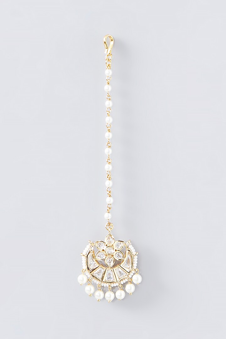 Gold Finish Kundan Polki & Pearl Maang Tikka by VASTRAA Jewellery at Pernia's Pop Up Shop