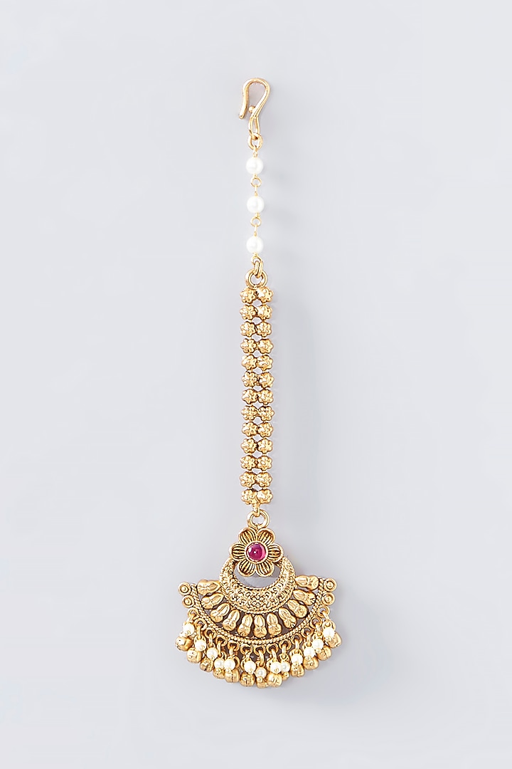 Gold Finish Pearl Temple Maangtikka by VASTRAA Jewellery at Pernia's Pop Up Shop