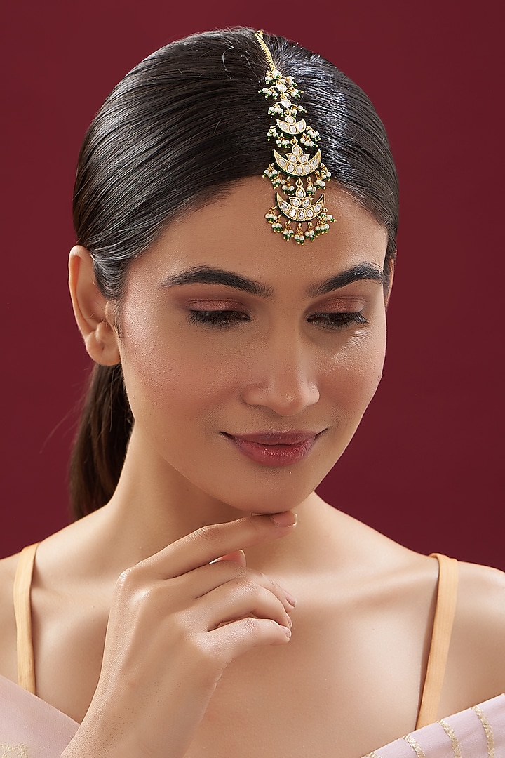 Gold Finish Kundan Polki & Pearl Maang Tikka by VASTRAA Jewellery at Pernia's Pop Up Shop