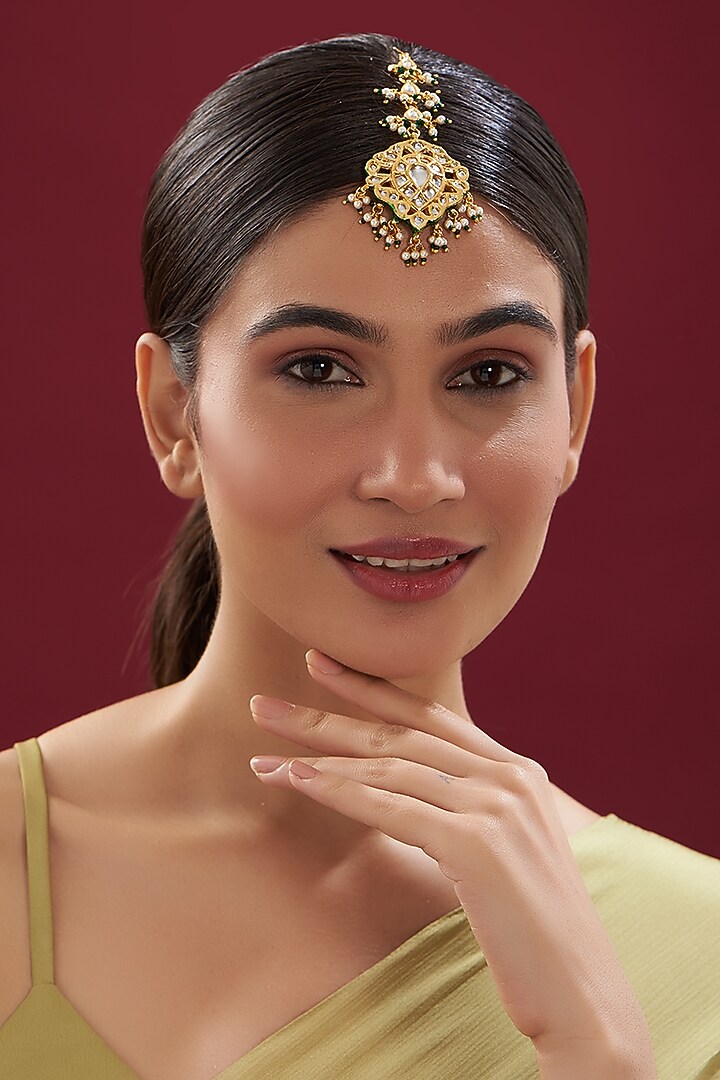 Gold Finish Kundan Polki & Pearl Maang Tikka by VASTRAA Jewellery at Pernia's Pop Up Shop