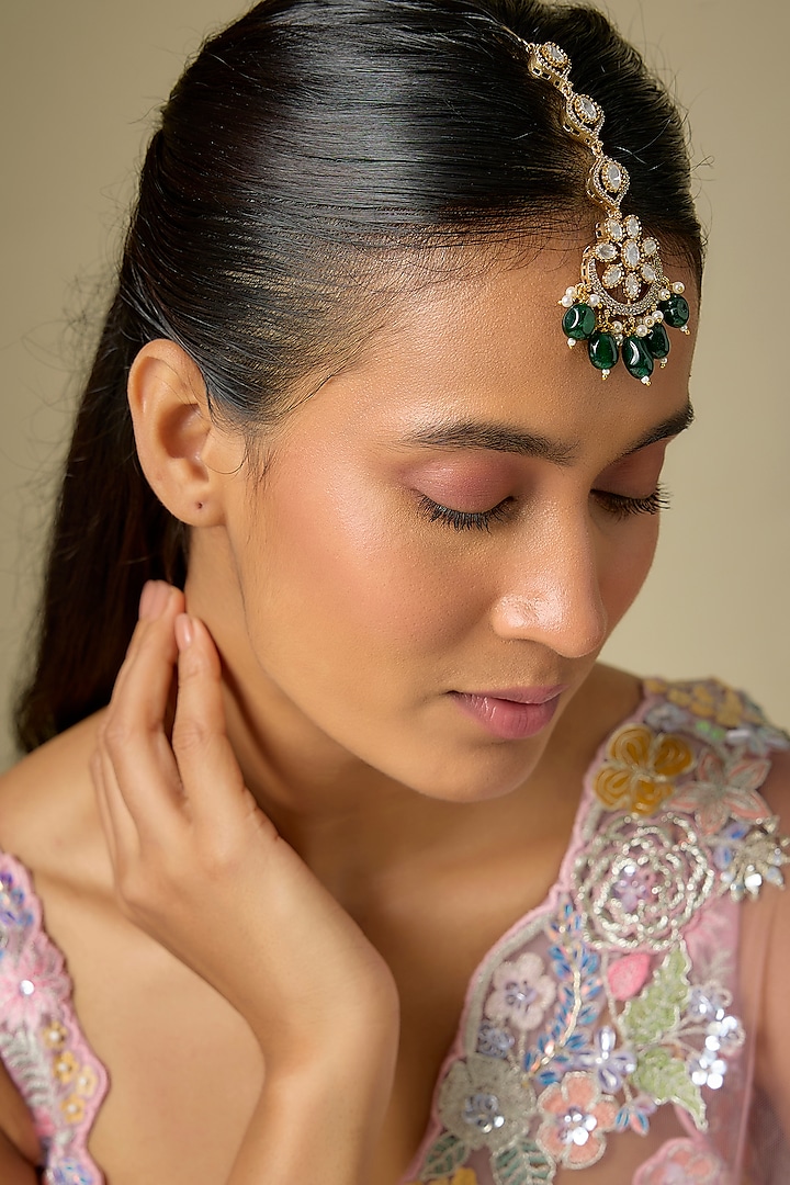 Gold Finish Kundan Polki & Emerald Stone Maangtikka by VASTRAA Jewellery at Pernia's Pop Up Shop