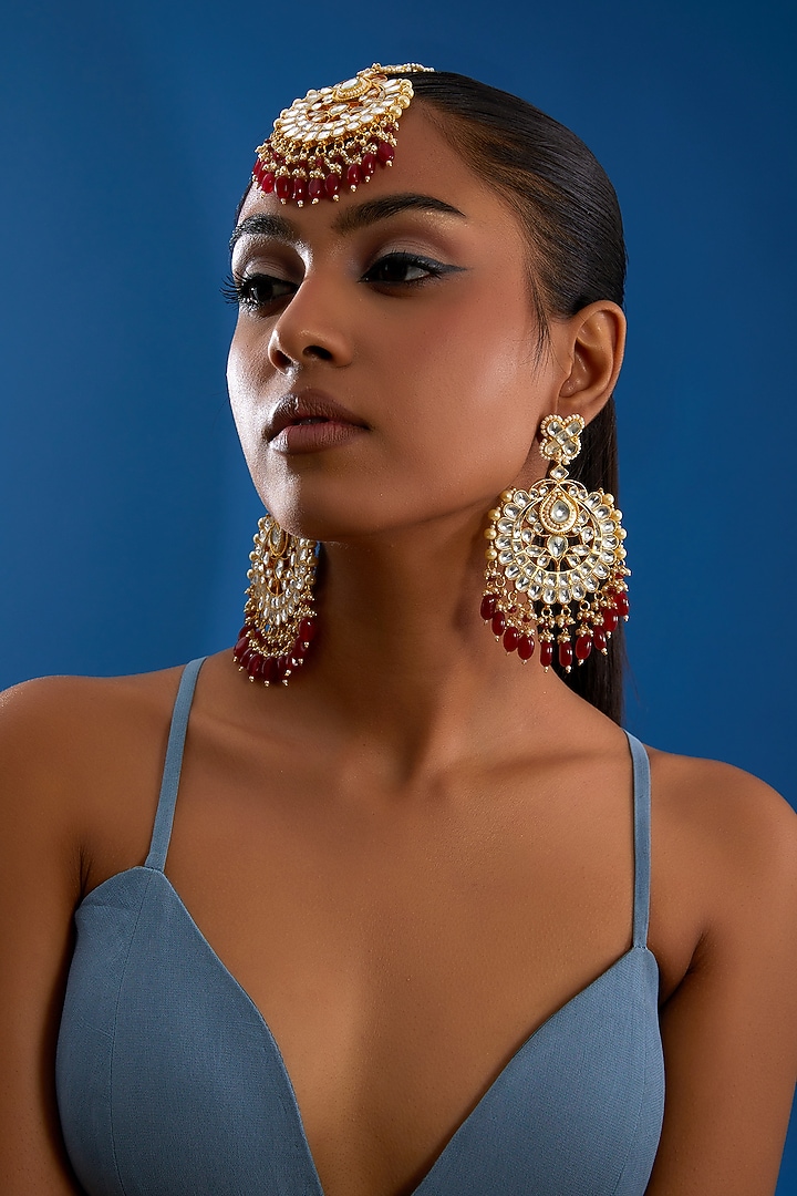 Gold Finish Kundan Polki & Red Beaded Chandbali Earrings With Maang Tikka by VASTRAA Jewellery at Pernia's Pop Up Shop