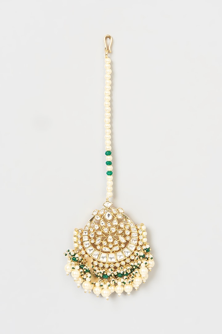 Gold Finish Green Stone & Kundan Polki Maang Tikka by VASTRAA Jewellery at Pernia's Pop Up Shop