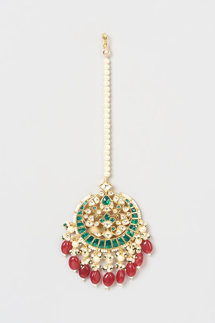 Gold Finish Kundan Polki & Red Stone Maang Tikka by VASTRAA Jewellery at Pernia's Pop Up Shop