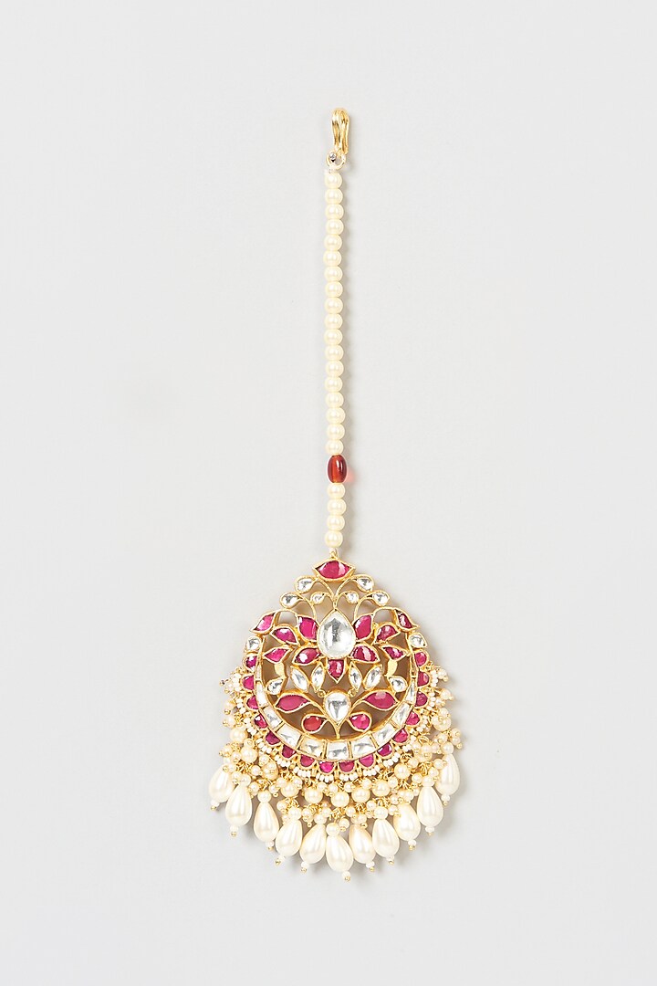 Gold Finish Kundan Polki & Pearl Maang Tikka by VASTRAA Jewellery at Pernia's Pop Up Shop