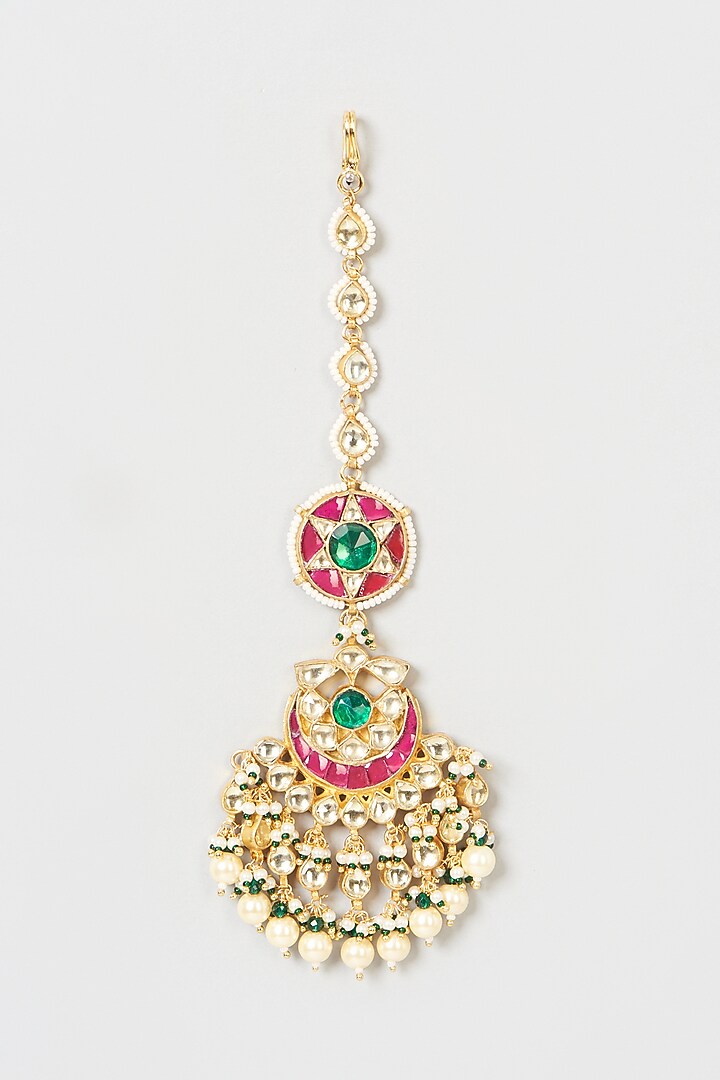 Gold Finish Pearl & Kundan Polki Maang Tikka by VASTRAA Jewellery at Pernia's Pop Up Shop
