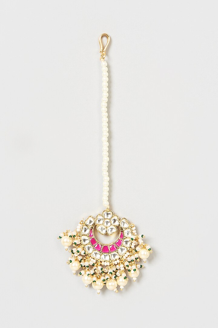 Gold Finish Kundan Polki & Pearl Maang Tikka by VASTRAA Jewellery at Pernia's Pop Up Shop