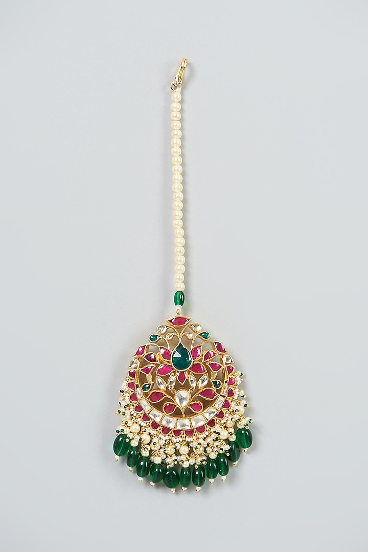 Gold Finish Kundan Polki & Green Beaded Maang Tikka by VASTRAA Jewellery at Pernia's Pop Up Shop