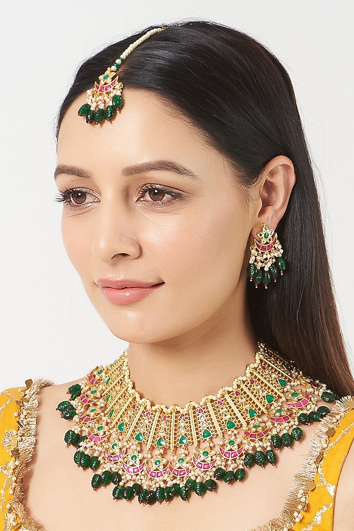 Gold Finish Pachi Kundan Polki & Green Stone Necklace Set by VASTRAA Jewellery at Pernia's Pop Up Shop