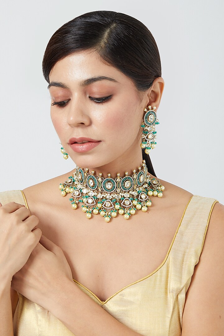 Gold Finish Emerald Synthetic Stone & Pachi Kundan Polki Necklace Set by VASTRAA Jewellery at Pernia's Pop Up Shop