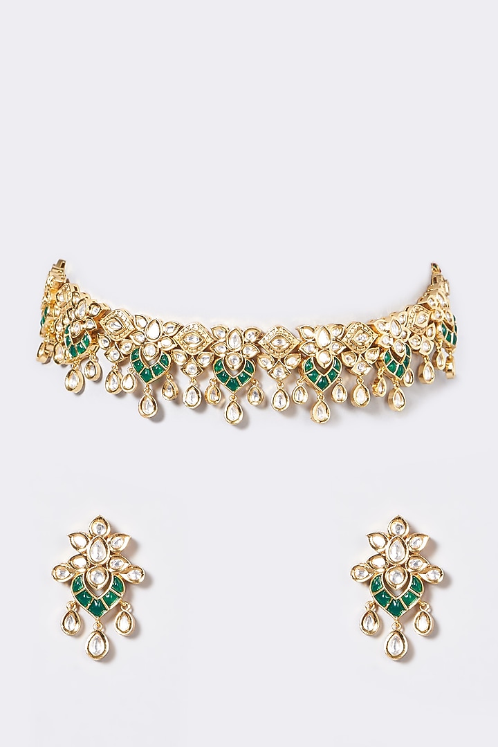 Gold Finish Emerald Synthetic Stone & Pachi Kundan Polki Choker Necklace Set by VASTRAA Jewellery at Pernia's Pop Up Shop