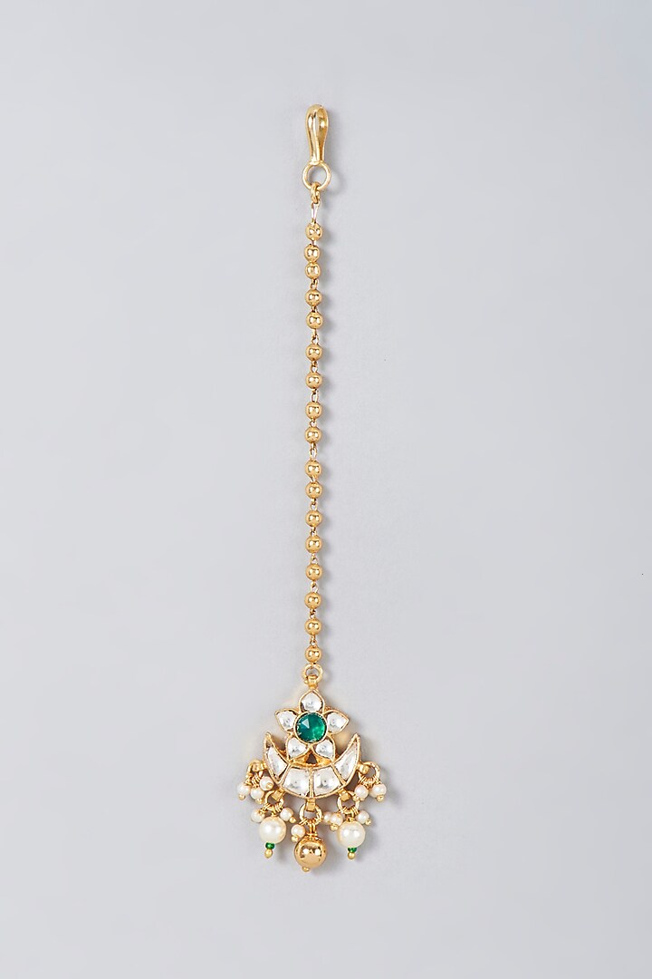 Gold Finish Kundan Polki Maang Tikka by VASTRAA Jewellery at Pernia's Pop Up Shop
