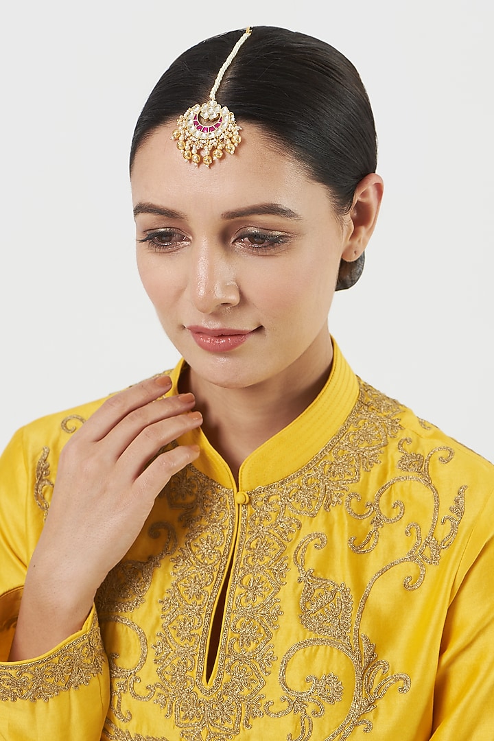 Gold Finish Kundan Polki & Pearl Maang Tikka by VASTRAA Jewellery at Pernia's Pop Up Shop