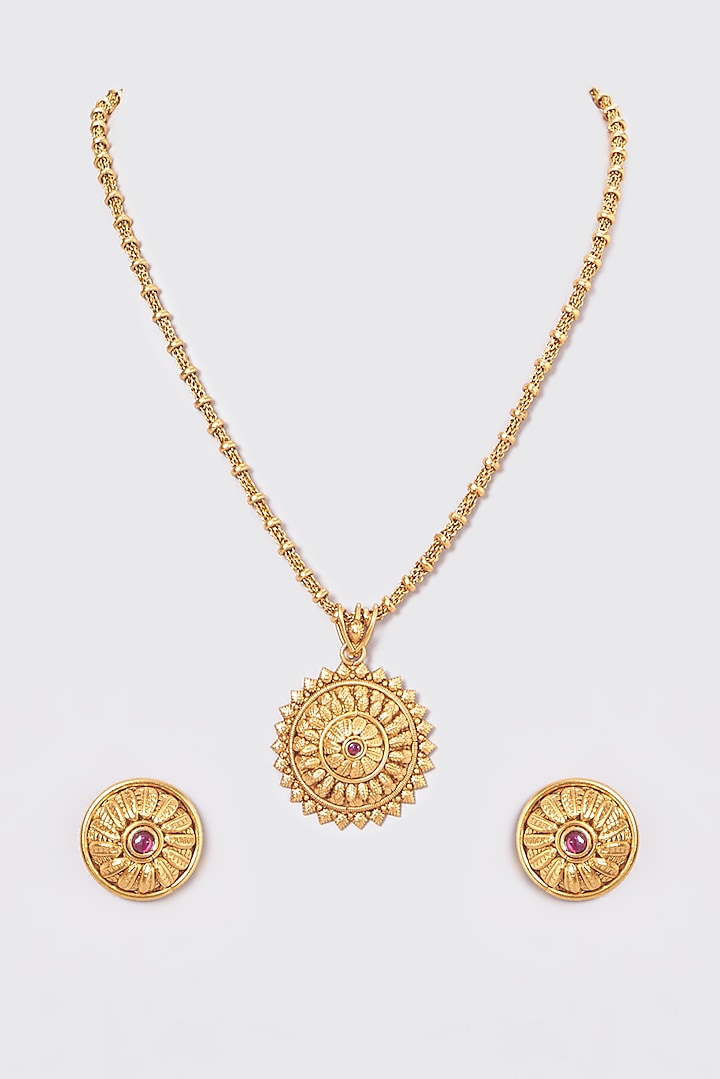 Gold Finish Kundan Polki Temple Pendant Necklace Set by VASTRAA Jewellery at Pernia's Pop Up Shop