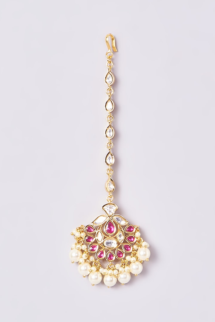 Gold Finish Kundan Polki & Pearl Maang Tikka by VASTRAA Jewellery at Pernia's Pop Up Shop