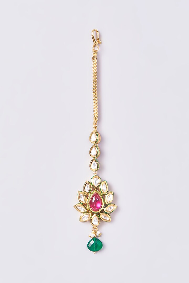 Gold Finish Kundan Polki Maang Tikka by VASTRAA Jewellery at Pernia's Pop Up Shop