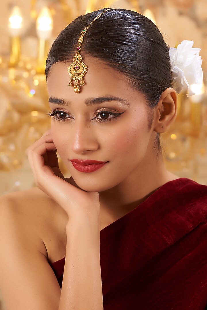 Gold Finish Kundan Polki Temple Maang Tikka by VASTRAA Jewellery at Pernia's Pop Up Shop