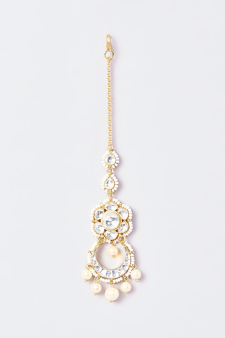 Gold Finish Kundan Polki & Pearl Maang Tikka by VASTRAA Jewellery at Pernia's Pop Up Shop