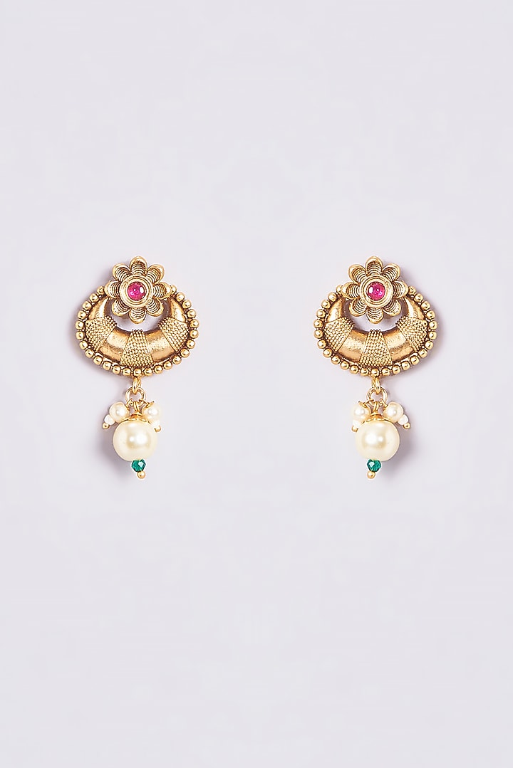 Gold Finish Kundan Polki & Pearl Temple Choker Necklace Set by VASTRAA Jewellery at Pernia's Pop Up Shop