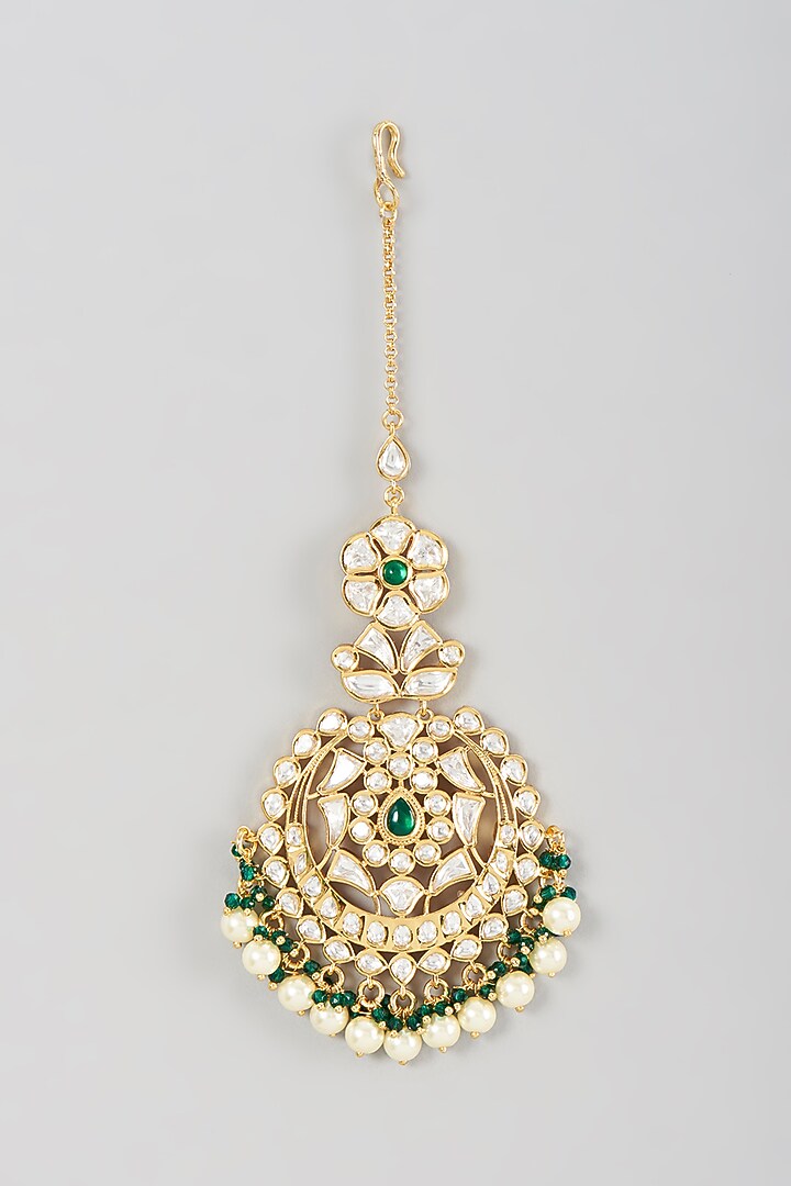 Gold Finish Kundan Polki Maang Tikka by VASTRAA Jewellery at Pernia's Pop Up Shop