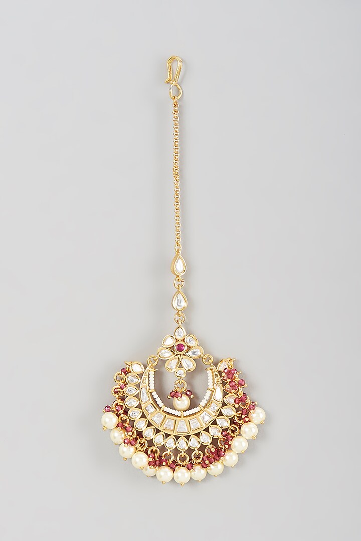 Gold Finish Kundan Polki & Pearl Maang Tikka by VASTRAA Jewellery at Pernia's Pop Up Shop
