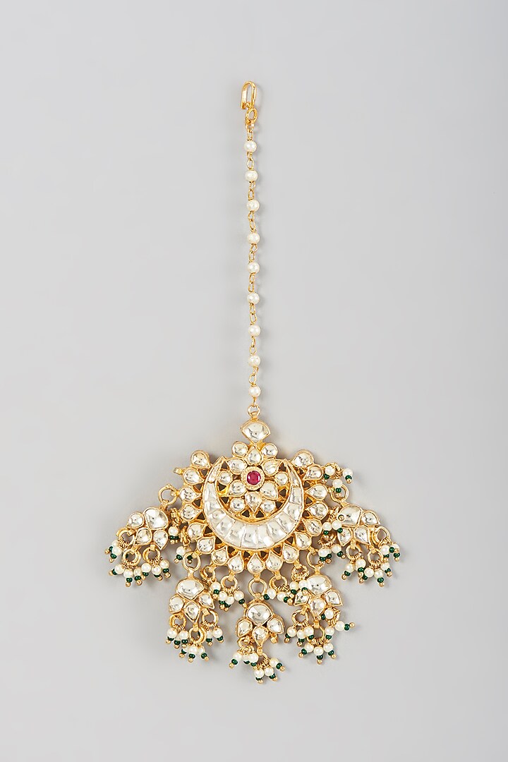 Gold Finish Kundan Polki & Pearl Maang Tikka by VASTRAA Jewellery at Pernia's Pop Up Shop